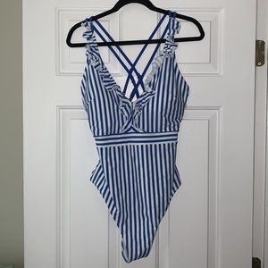 NWT Cupshe bathing suit